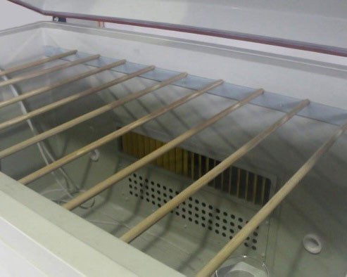 ASTM B117 Zatwierdzona na starzenie się komora do badania środowiska w mgle solnej z mgłą korozyjną 1